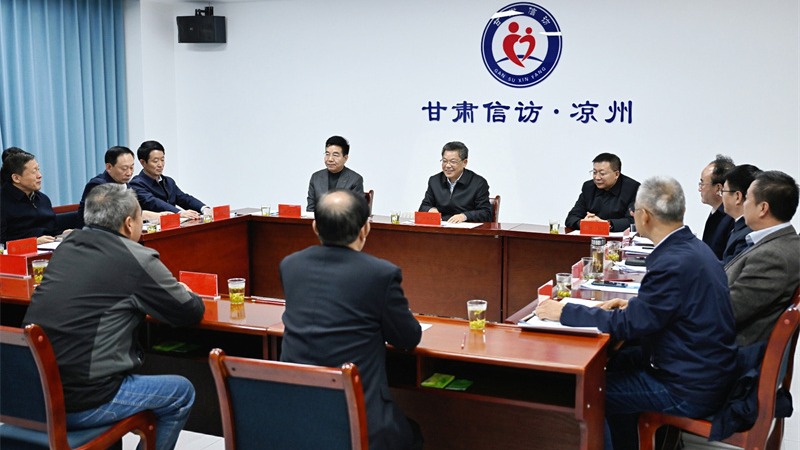 任振鶴在武威市涼州區接待來訪群眾時強調綜合施策解難題用心用情護民利切實把以人民為中心的發展思想踐之于行